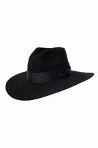 Sombrero de fieltro negro